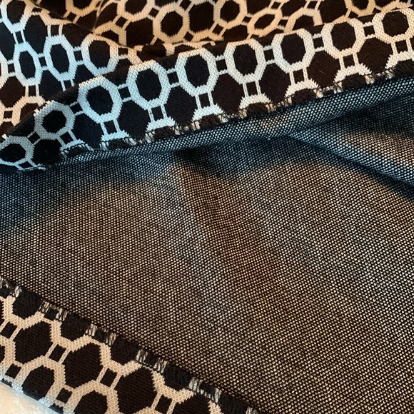 Women’s skirt, black and white classic pattern. - Picture 7 of 7